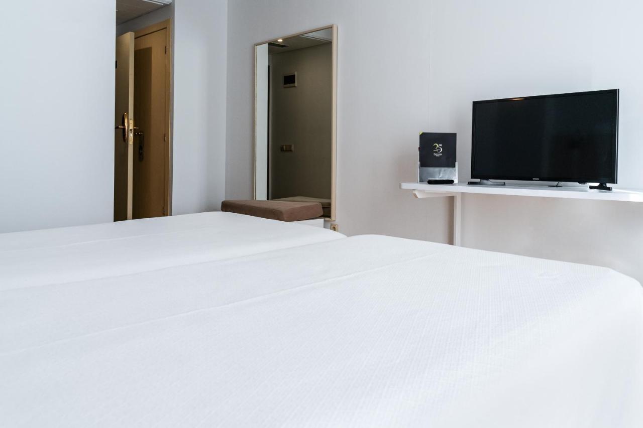 Hotel Ciudad De Cazorla Bagian luar foto