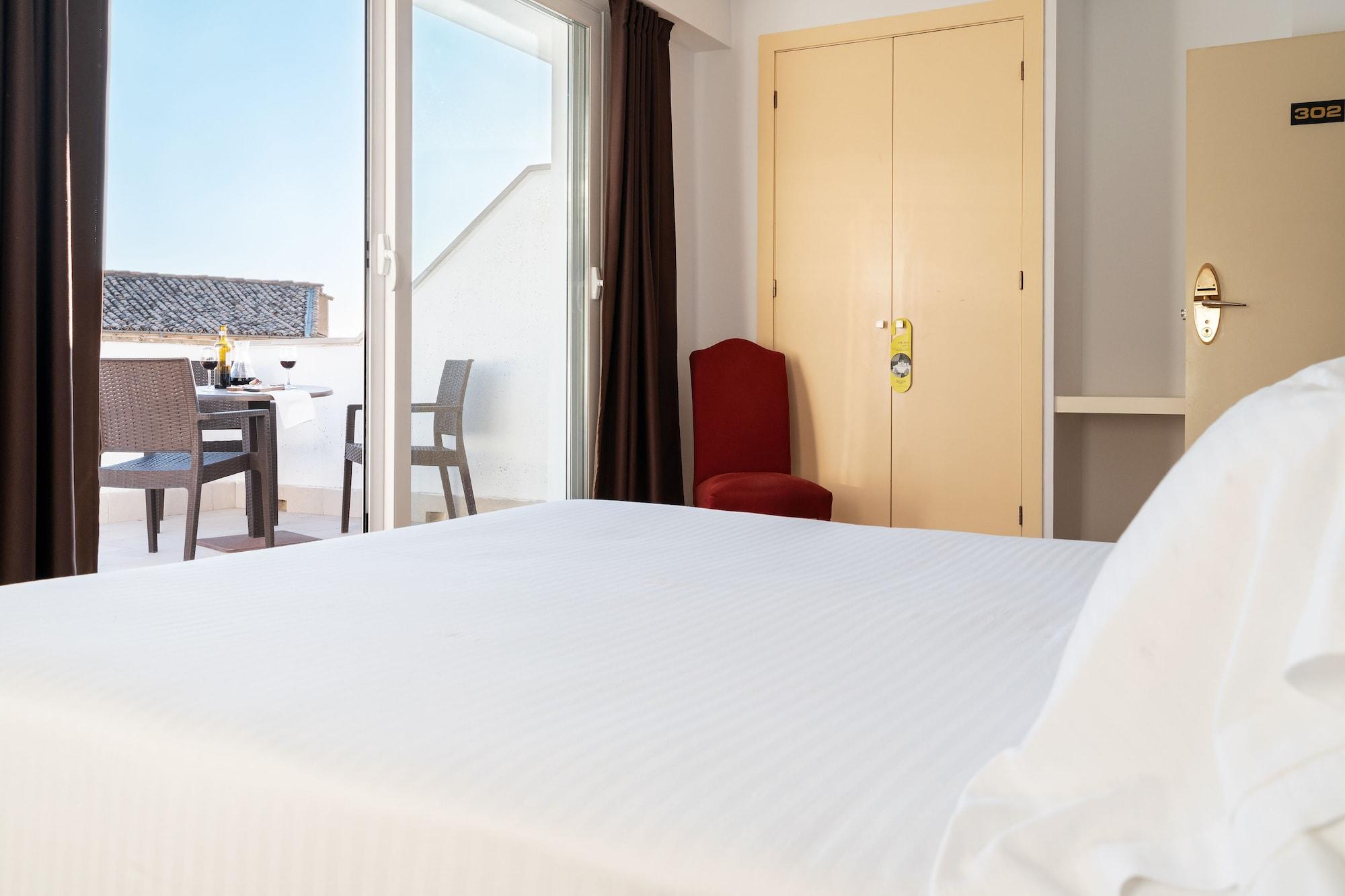 Hotel Ciudad De Cazorla Bagian luar foto